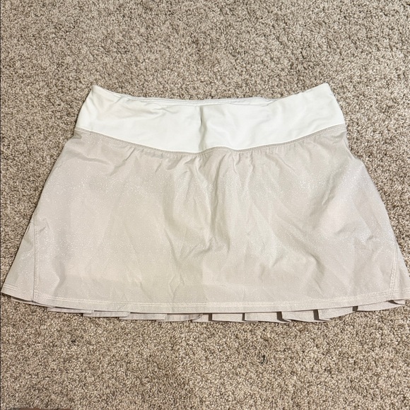 Lululemon Women's athletic shimmery Cream and Tan tiered Skirt - Picture 2 of 4